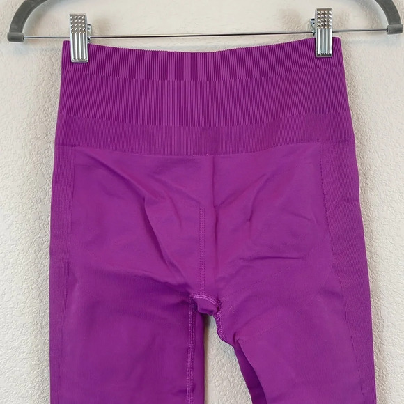 Lululemon purple ribbed cropped leggings size 6 - Picture 5 of 10